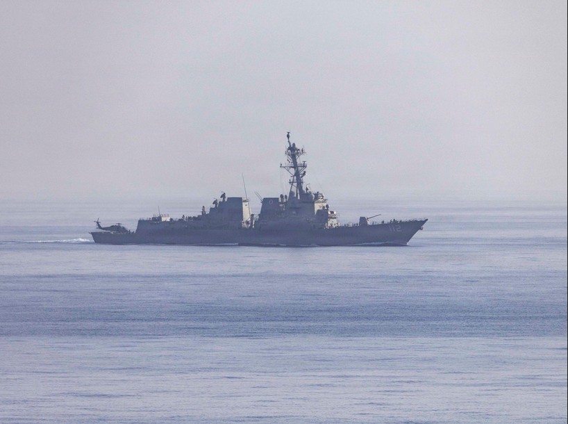 মার্কিন নৌ-সেনাদের পিছু হটানোর দাবি আইআরজিসির